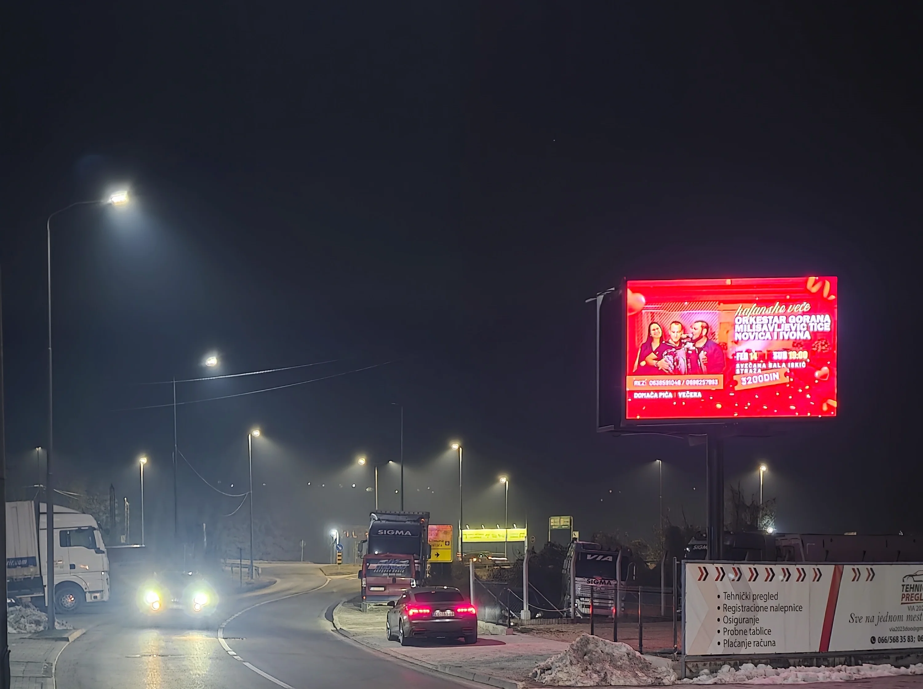 Reklamni LED ekran na najprometnijoj ulici u Loznici, visoka vidljivost za vozače
