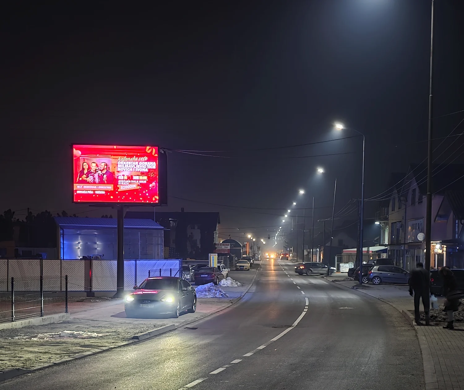 Snažan vizuelni efekat digitalnog LED bilborda u Loznici tokom noćnih sati